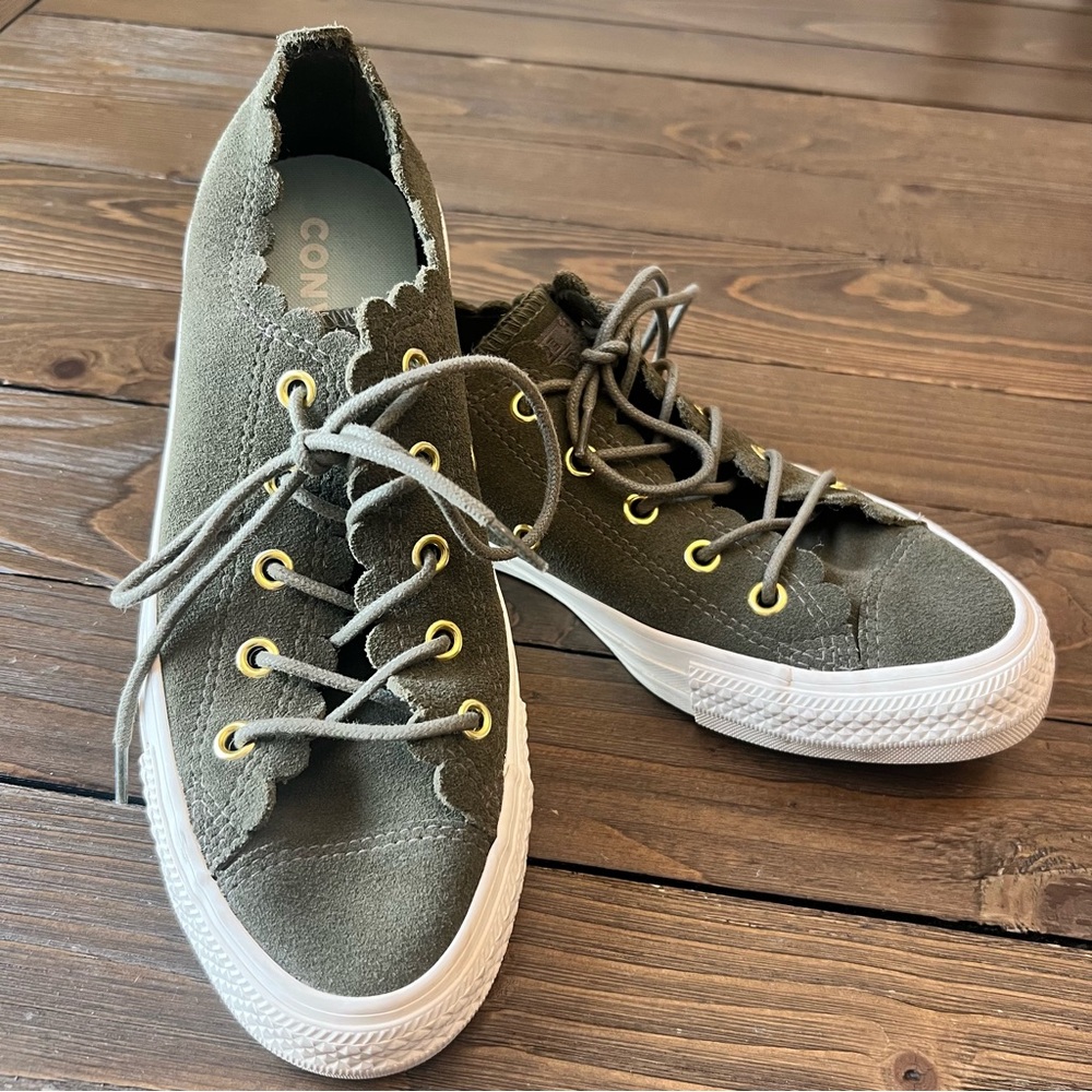 Converse Women’s Chuck Taylor All Star Olive Suede Sneakers Size US 6 EUC